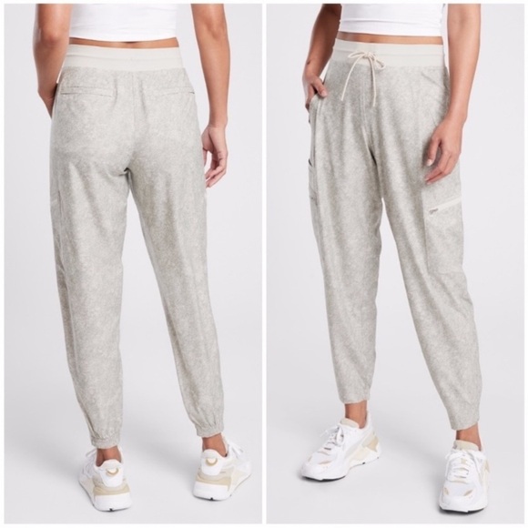 Athleta Venture Printed Pant Joggers In Khaki Cream Ankle Pants Size 4 - Picture 1 of 15
